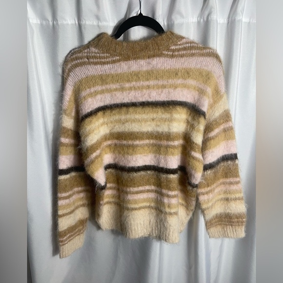 Wild Fable Striped Beige and Pink Women's Size XS Sweater Fuzzy Crew Neck NWT - Picture 3 of 10